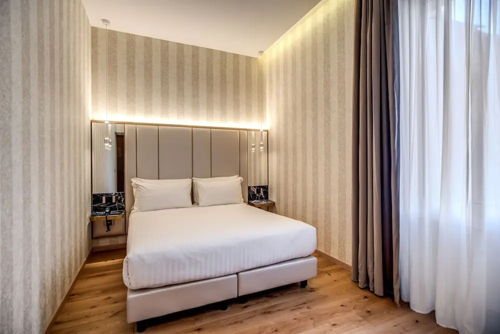 Deluxe Double room (full double bed)