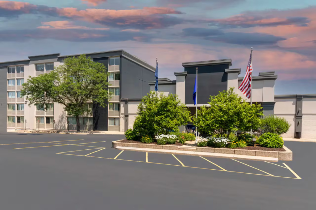 The Center Hotel Grand Rapids Airport