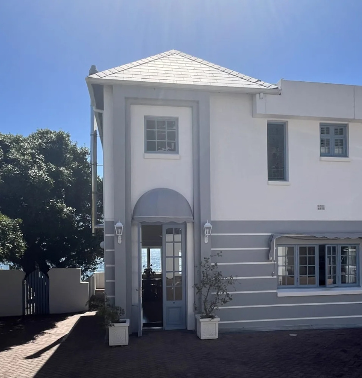 Sunny Cove Manor
