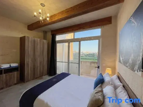 INNI - 4 bedrooms (sleeps 8 + 2 kids) Gharb village