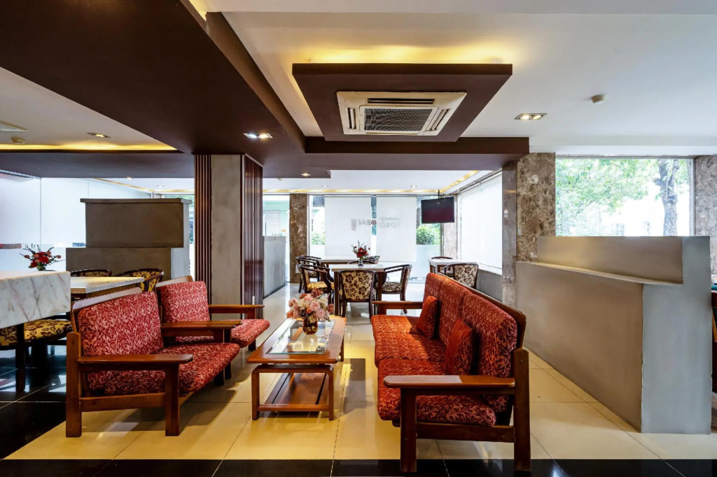 Lobby & Reception