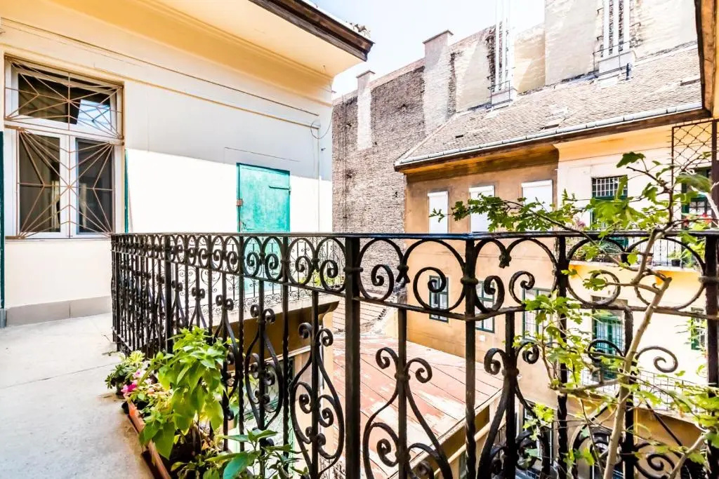 Bpr D8 Premier Apartment