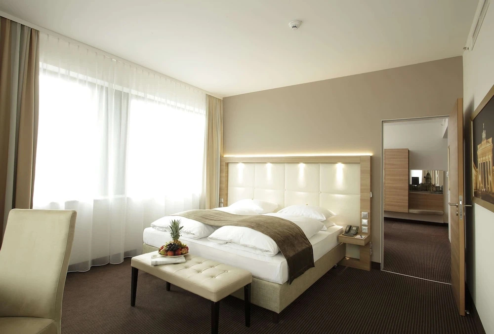 Double Suite (full double bed)