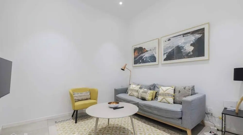 w Warm 1BR in the Vibrant Chueca Neighborhood