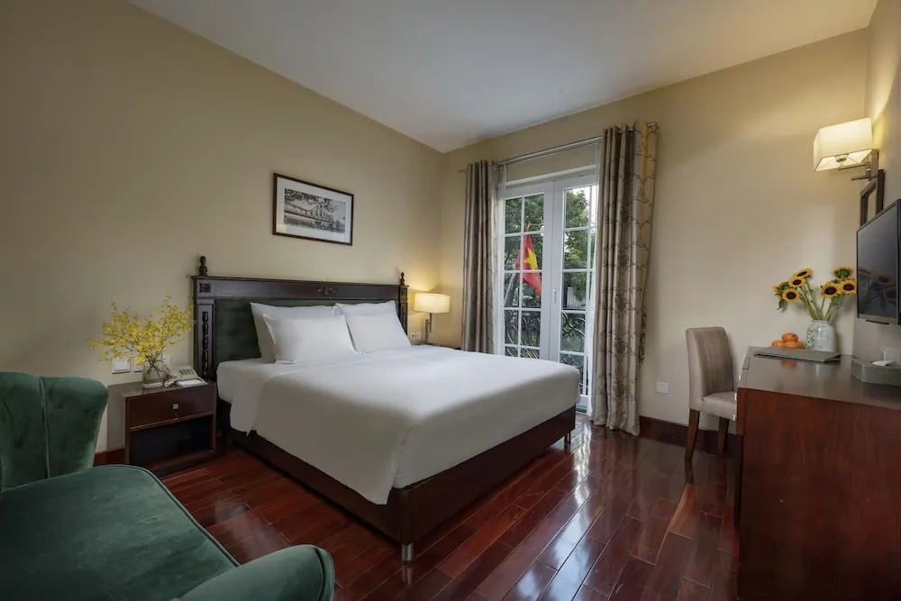 Standard Double room with city view (full double bed)