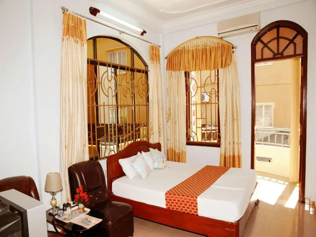 Standard Double room with balcony (full double bed)