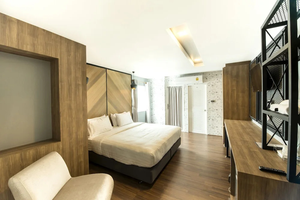 Standard room with balcony and with city view