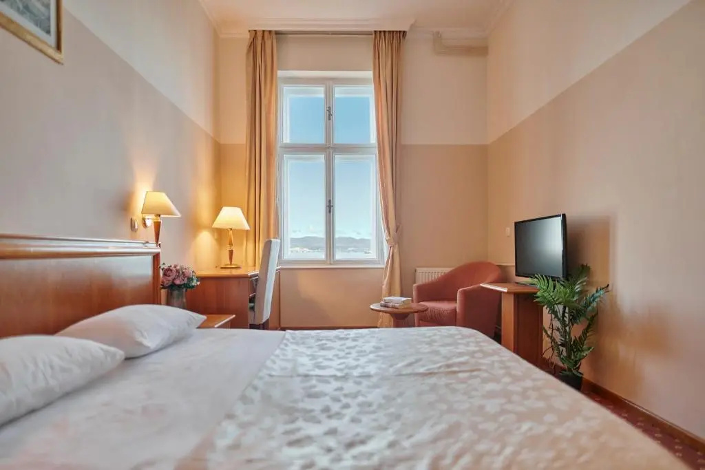 Standard Double room with sea view (full double bed)