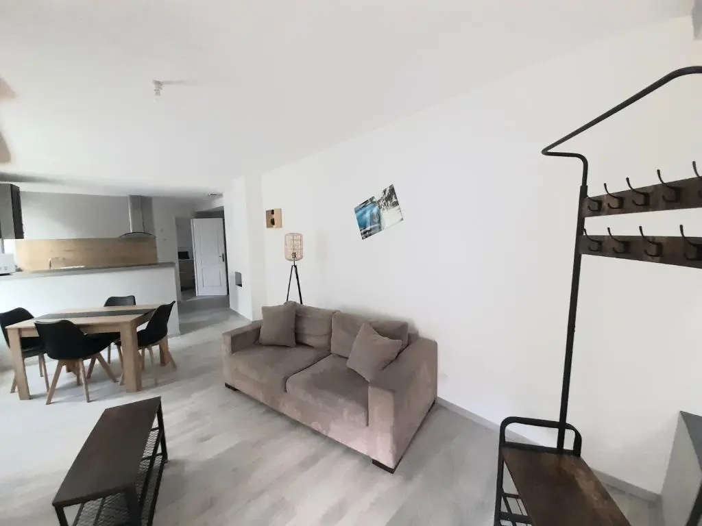 Voir la photo 1 — Le travers (centre ville Joigny)