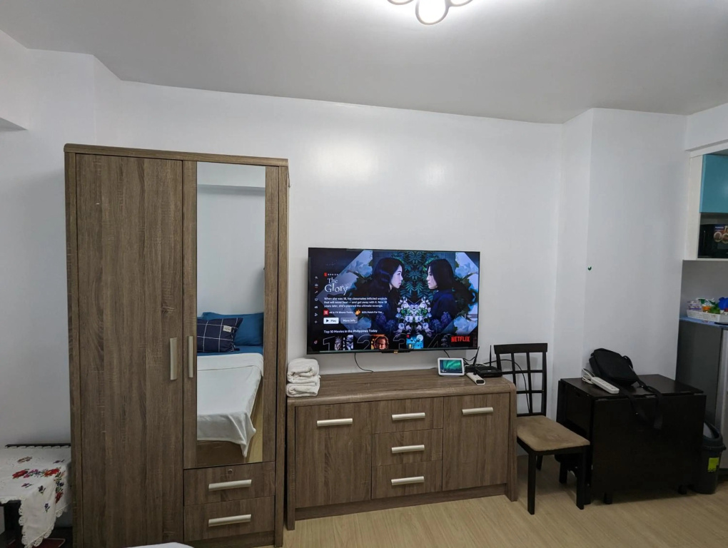 A Spacious unit at Mplace 40 Inch Android TV and Cooking Pool