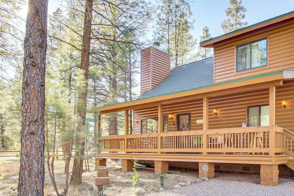 2 Mi to Fool Hollow Lake: Wooded Cabin w/ Fire Pit