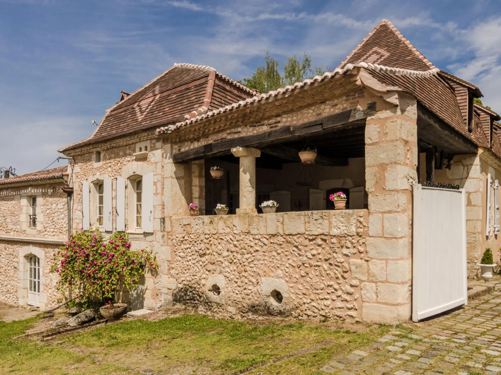 Mansion in Sourzac With Private Pool