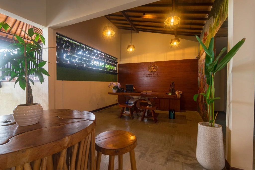 Lobby & Reception
