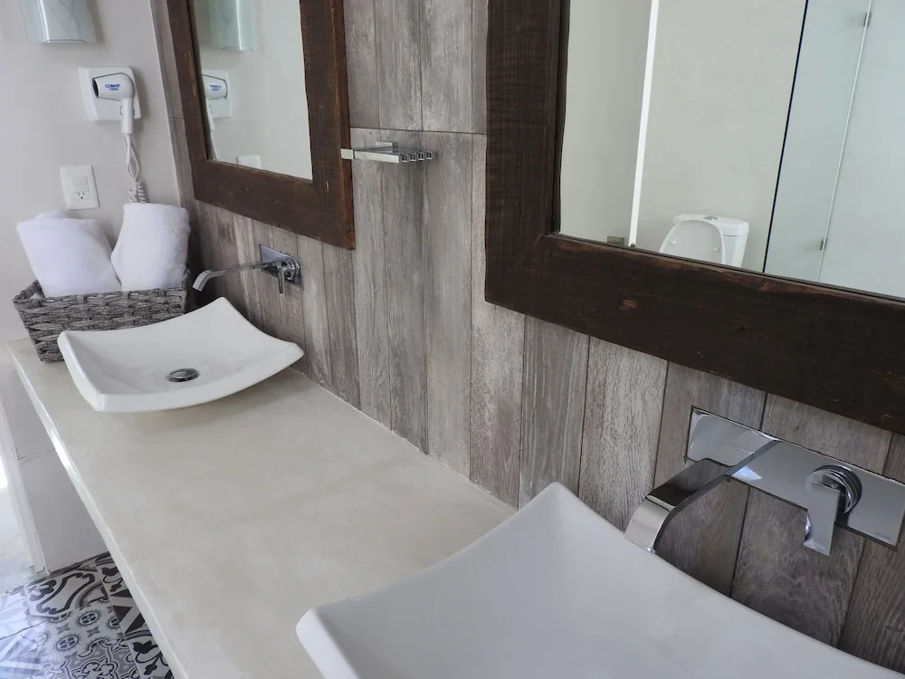 Deluxe Double room with balcony and with garden view (full double bed)
