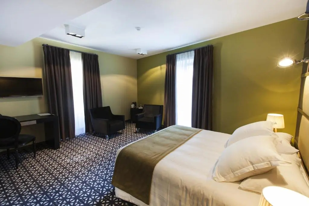 尊貴雙人房，配有大雙人床