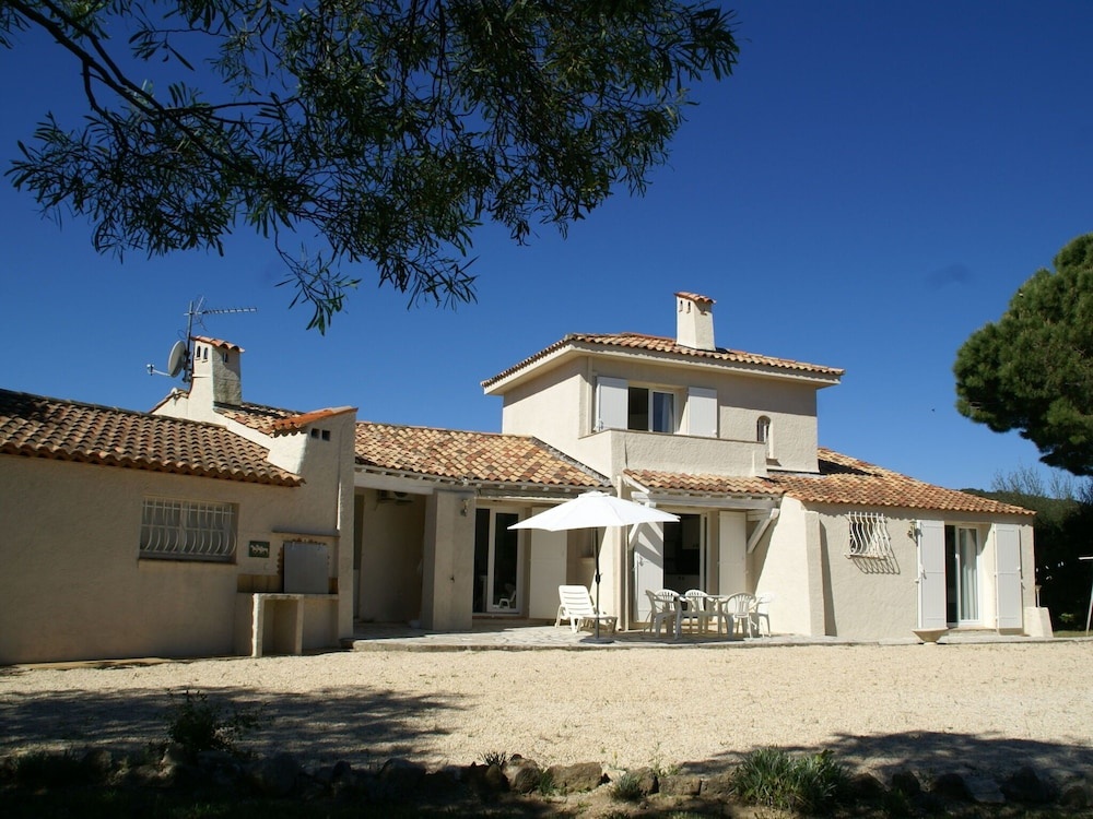 Ideally Located Villa at Ste Maxime, Beautiful sea View, air Conditioning and Large Garden