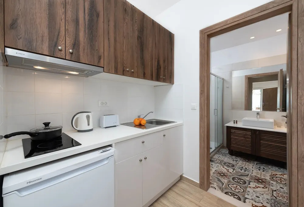 Deluxe Double Suite beachfront (full double bed)