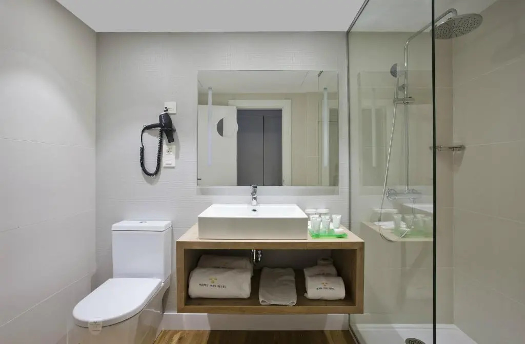 Hotel Tres Reyes Pamplona - Chambres