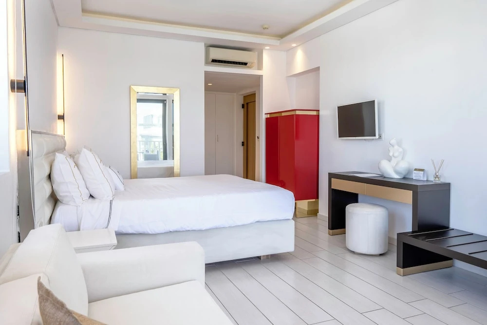 Superior Double room with balcony (full double bed)