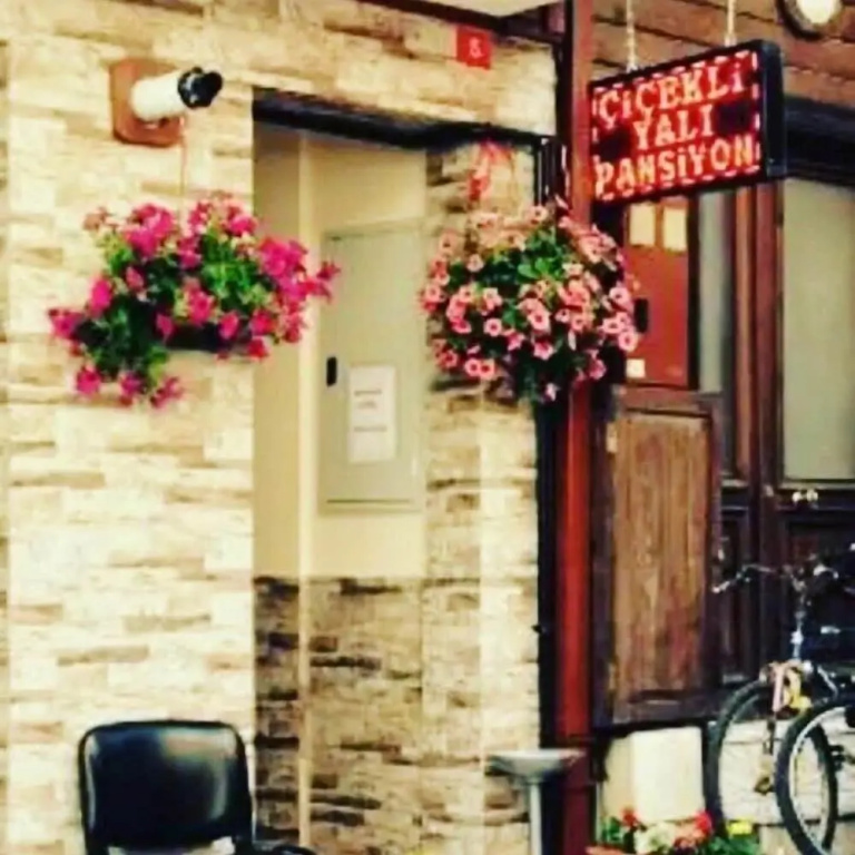 Cicekli Yali Otel
