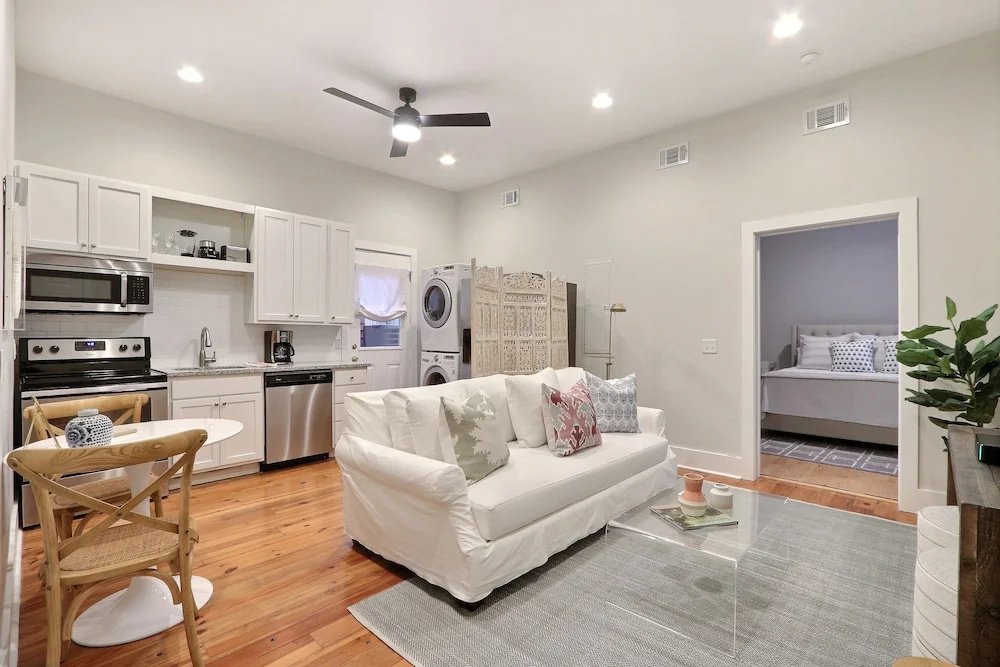 Gallery Stays - Parkside Suite