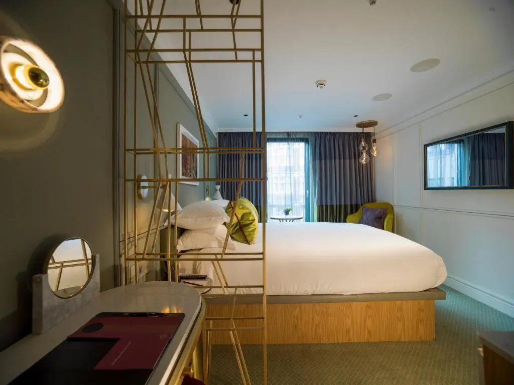 Deluxe Double room (full double bed)