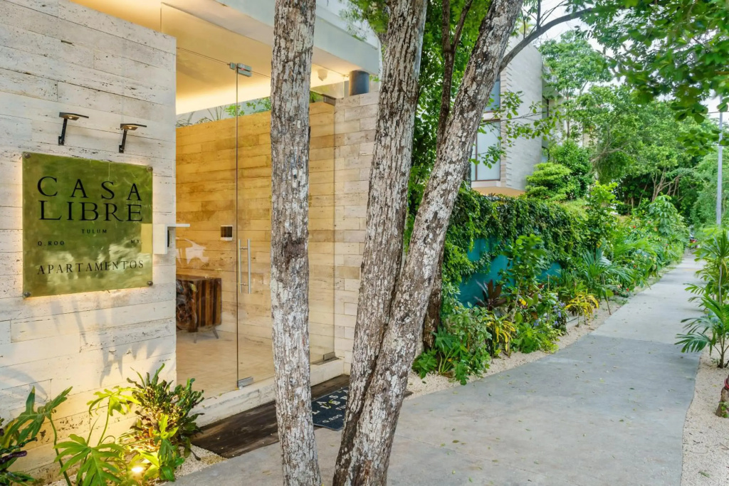 403 Stunning rooftop apartment for couples w/private pool