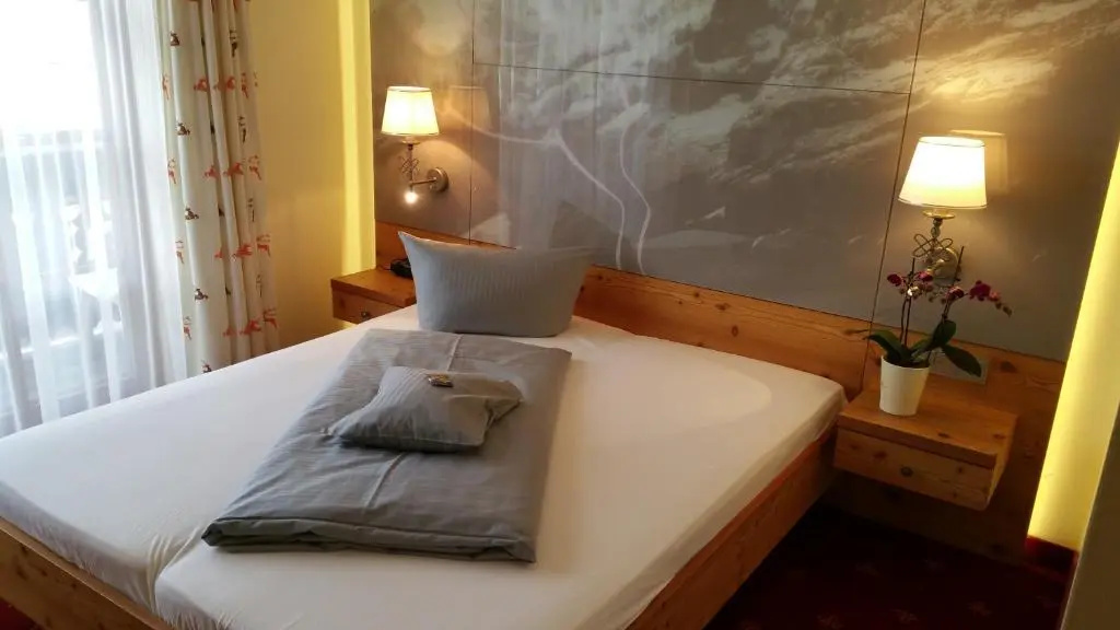 Landhotel Böld and Restaurant Uhrmacher Oberammergau - Chambres