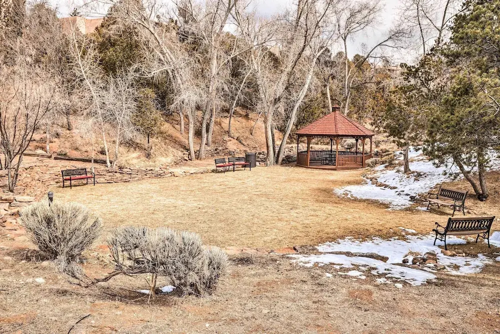 Cozy Southwest Style Santa Fe Condo!