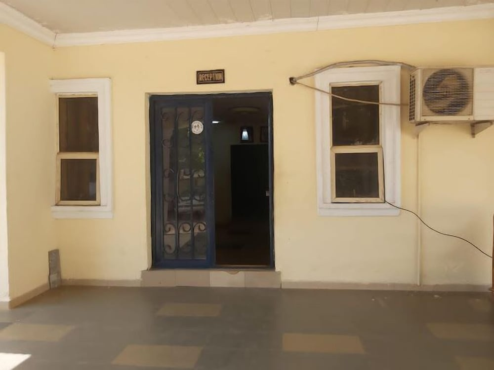 De - Calmcity Guest House