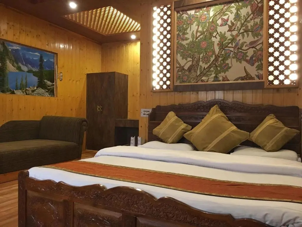 Deluxe Double room (full double bed)
