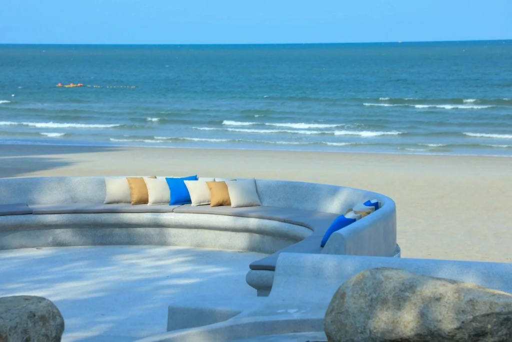 Beach & Waterfront