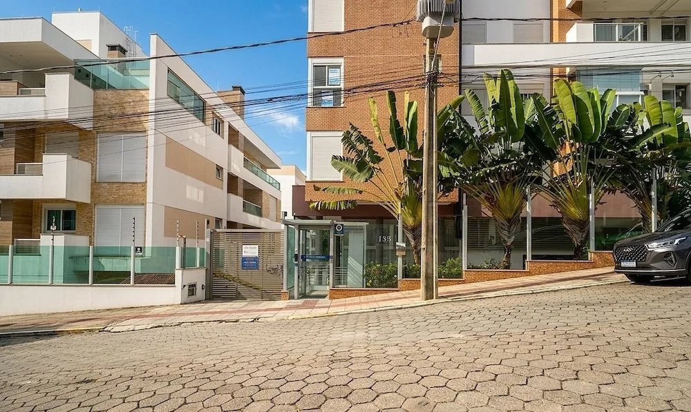 Apt Close to Beach & Floripa Shopping [eaz305]