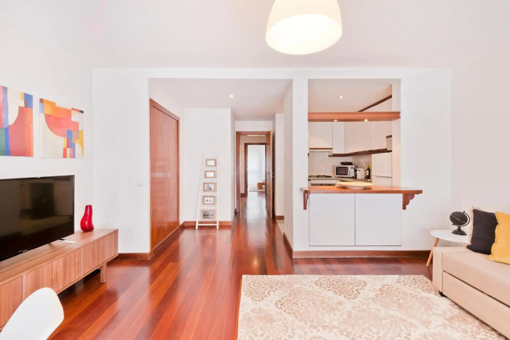 BmyGuest - Central Garage Apartment