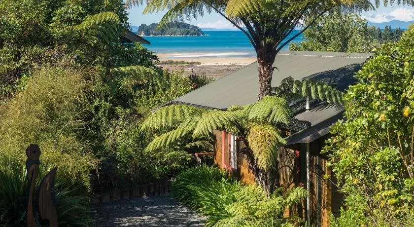 Abel Tasman Ocean View Chalet - фото 11