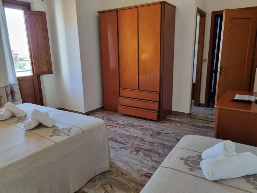 Standard Double room with sea view (full double bed)