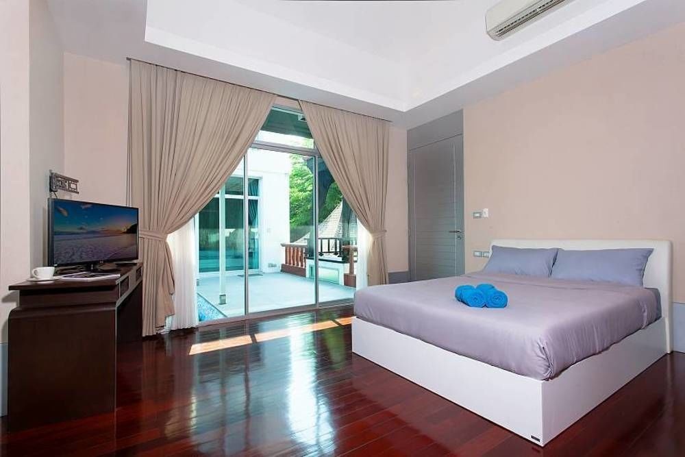 Jomtien Waree 9 with 6 bedrooms