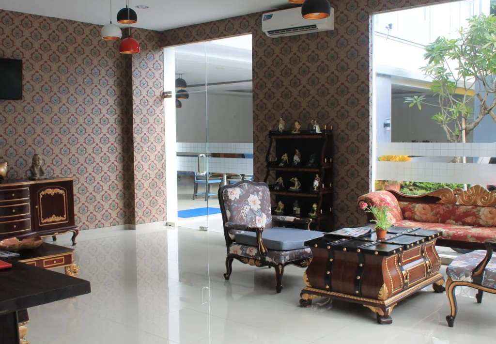 Lobby & Reception