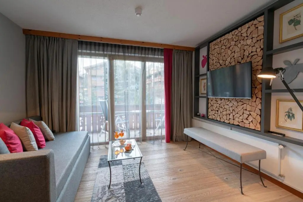 Double Junior Suite (full double bed)