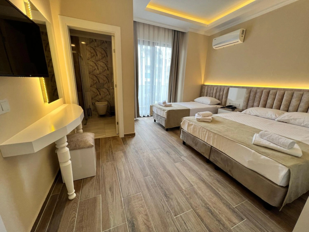 Miss Cleopatra Hotel — 4