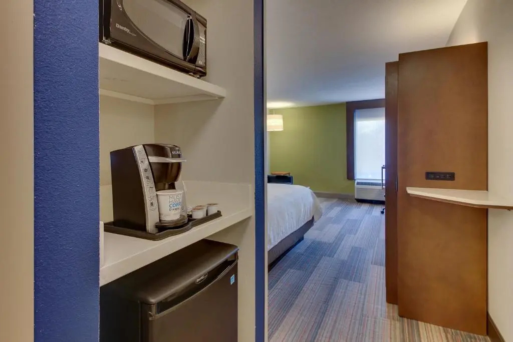 Holiday Inn Express & Suites Atlanta N-Perimeter Mall Area by IHG - Chambres