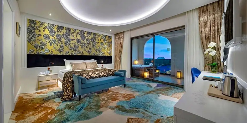 Standard room with pool view