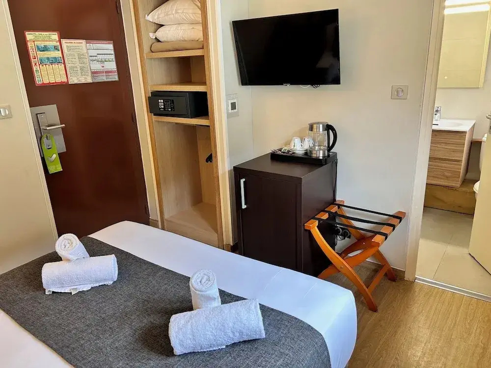 Standard Double room (full double bed)