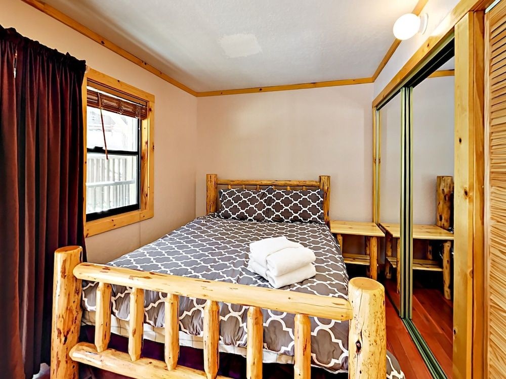 2BR 2BA Heavenly Condo by RedAwning