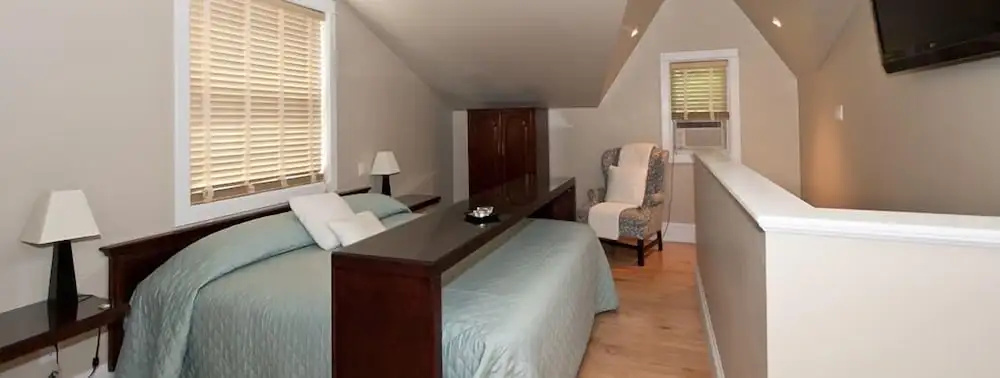 Double Suite with pool view (full double bed)