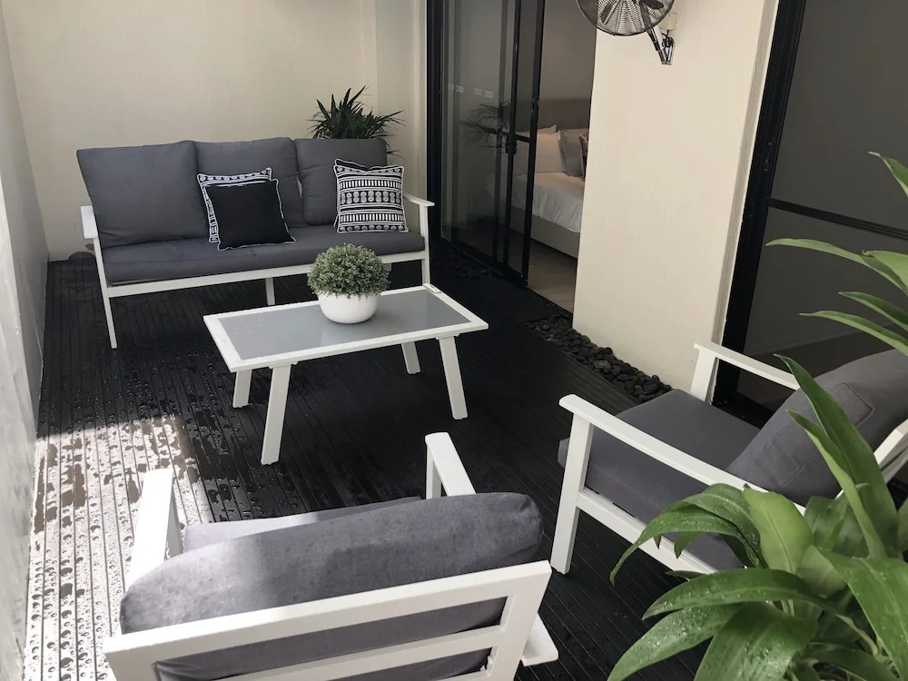Sunshine Beach Luxe Apartment