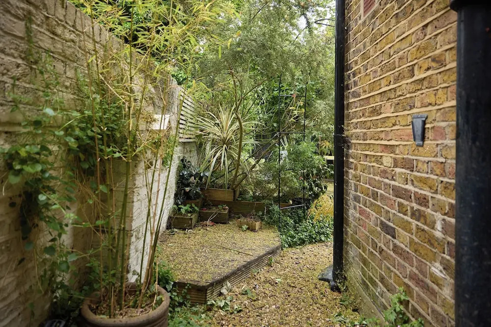 The Courtyard & Eaves House