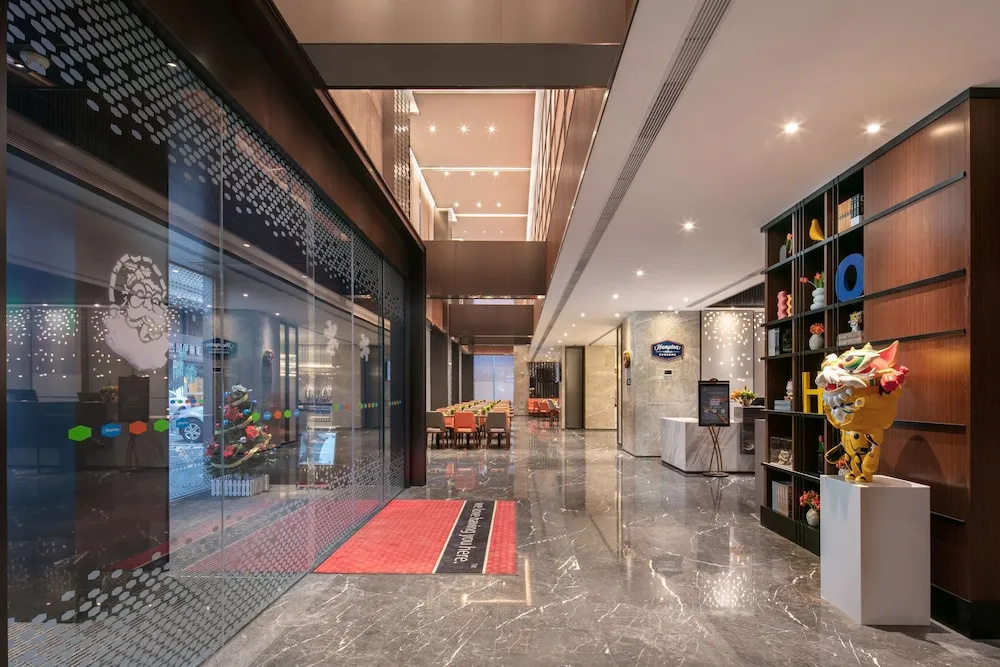 Lobby & Reception