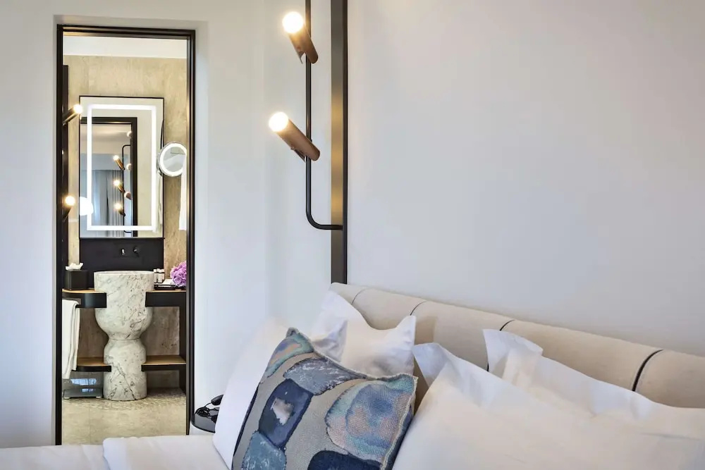 Deluxe Double room with balcony (full double bed)