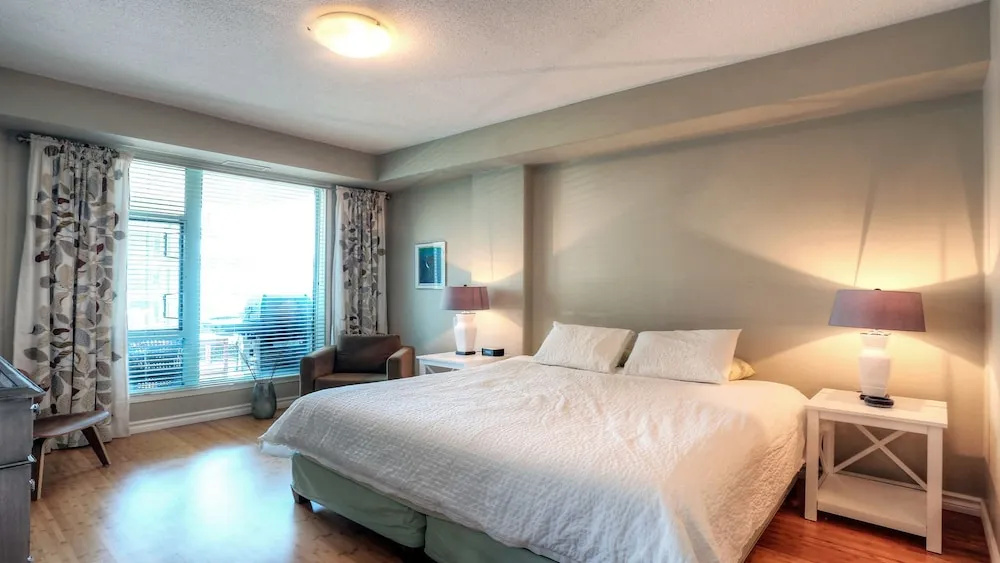 Sunset Waterfront Resort by KelownaGo - Chambres